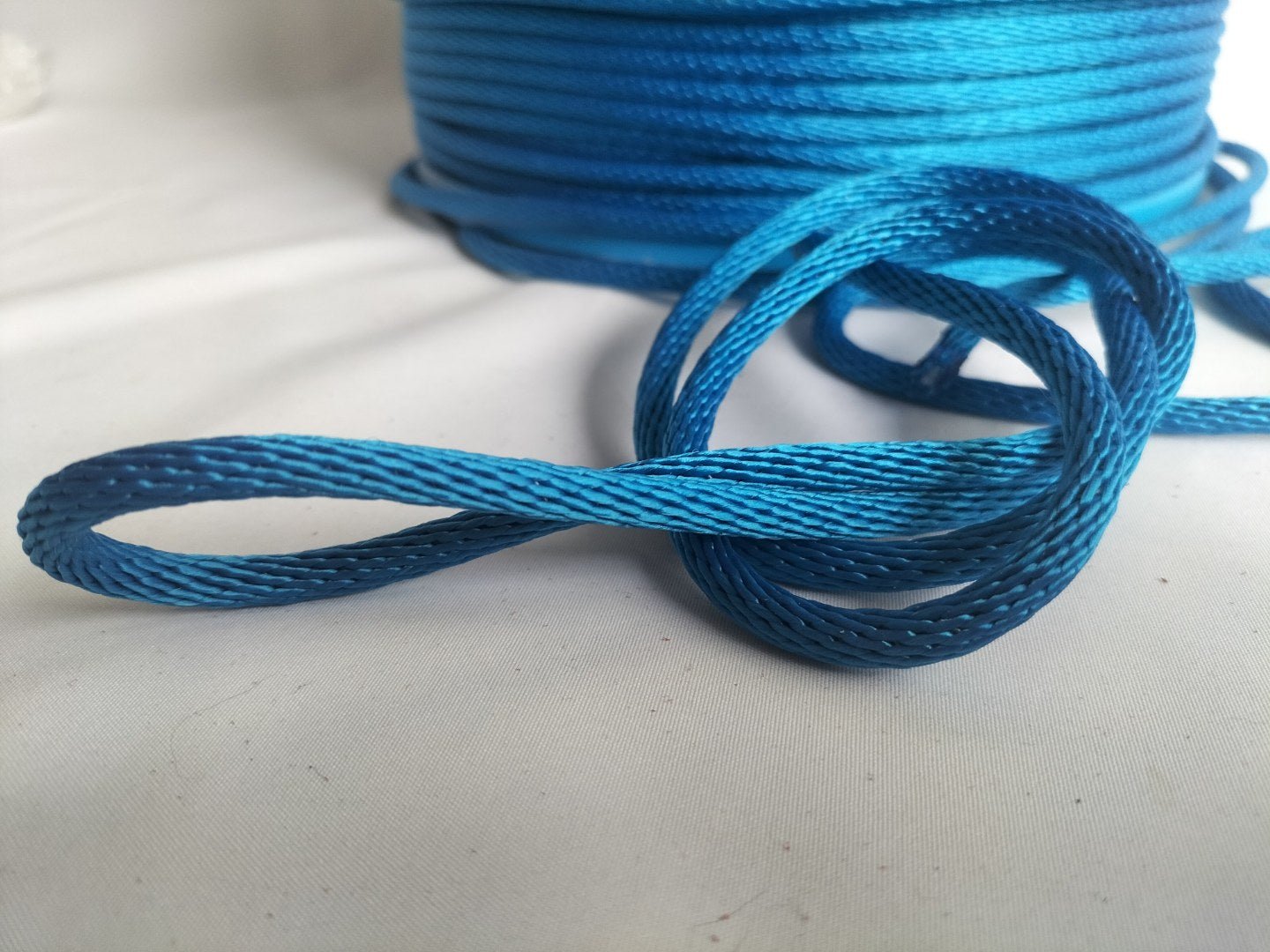 prima-bondage-touw-voor-beginnende-bondage-liefhebbers-het-touw-is-6mm-in-diameter-waterafstotend-en-heel-erg-licht-neemt-geen-vuil-op-en-gemakkelijk-wasbaar.