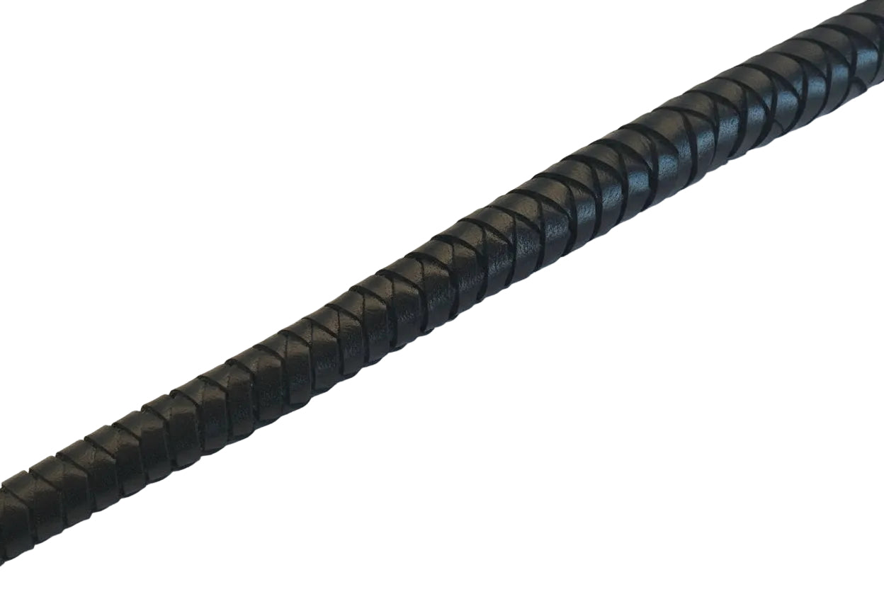 met-deze-zweep-heb-je-een-goede-kwaliteit-zweep-in-handen-voor-jaren-plezier-opgelet-deze-zweep-is-niet-voor-beginners-of-voor-mensen-die-niet-houden-van-pijn-ze-heeft-een-hele-scherpe-pijn-ze-is-gemaakt-van-zwart-echt-dik-tuigleer-3