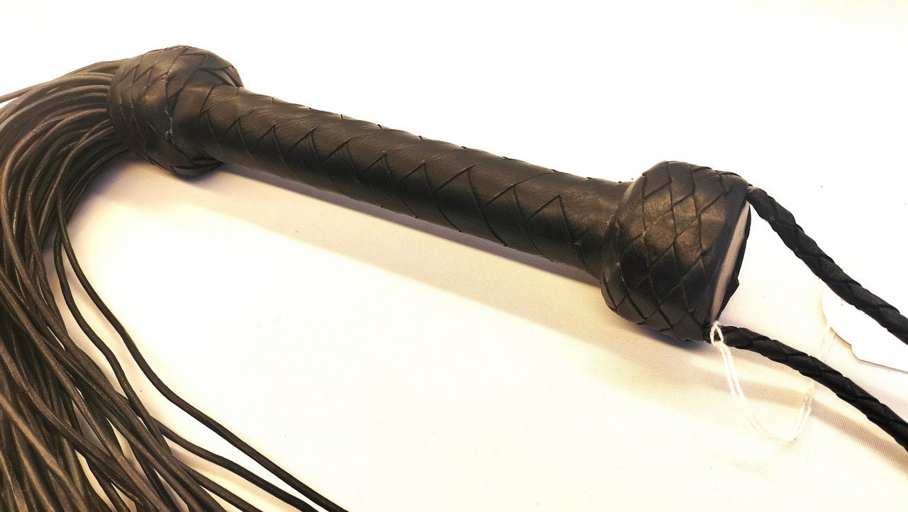 Flogger met 100 Lederen Falls - Zwarte Zweep 70cm BDSM Impact Play - BDSM - SM - speeltjes