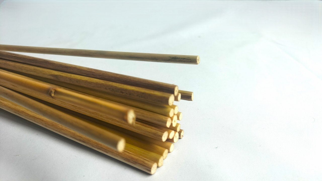 met-deze-flogger-gevult-met-twijgen-van-ongeveer-4mm-diameter-heb-je-weer-iets-helemaal-apart-mee-om-te-slaan-tijdens-je-bdsm-sessie-3