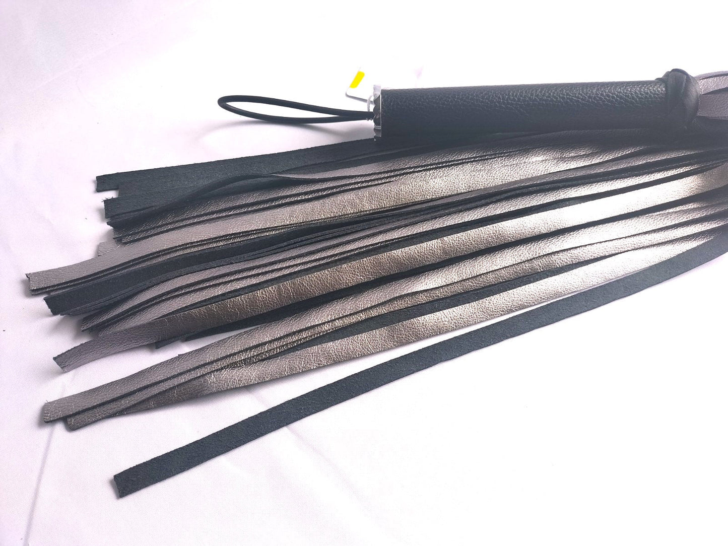 Kalfsleder zilver flogger - SM - speeltjes