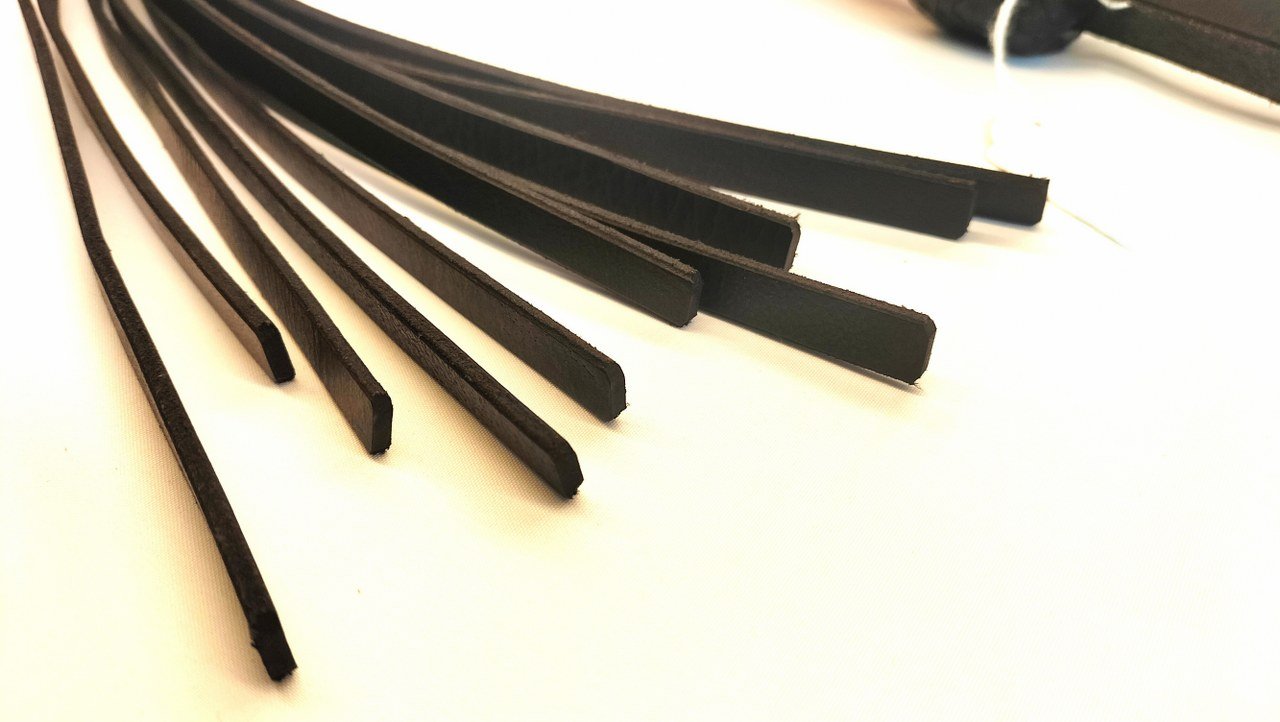 Tuig Leren Gesel 76cm - Impact Play Flogger BDSM Toy met 10 Falls - BDSM - SM - speeltjes