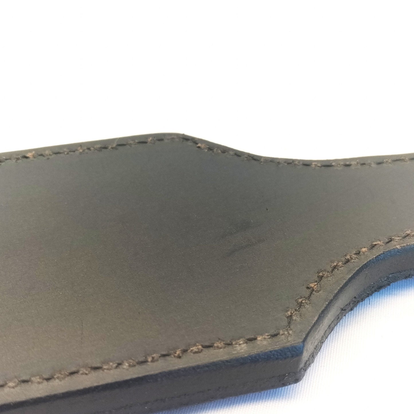 Tuigleder Paddle 210g Zwart Rood 38cm 1cm Dik - Metalen Versteviging BDSM - Impact Toys - SM - speeltjes