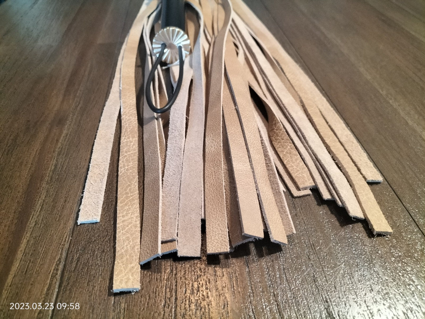 Beige leer flogger 70cm - SM - speeltjes