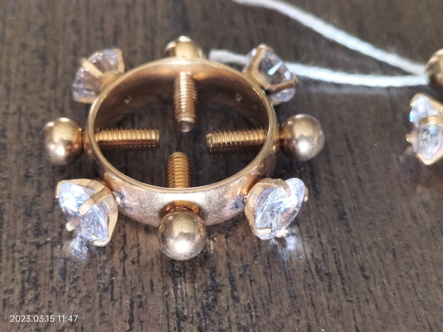 Tepelringen met steentjes zijkant goudkleurig - SM - speeltjes