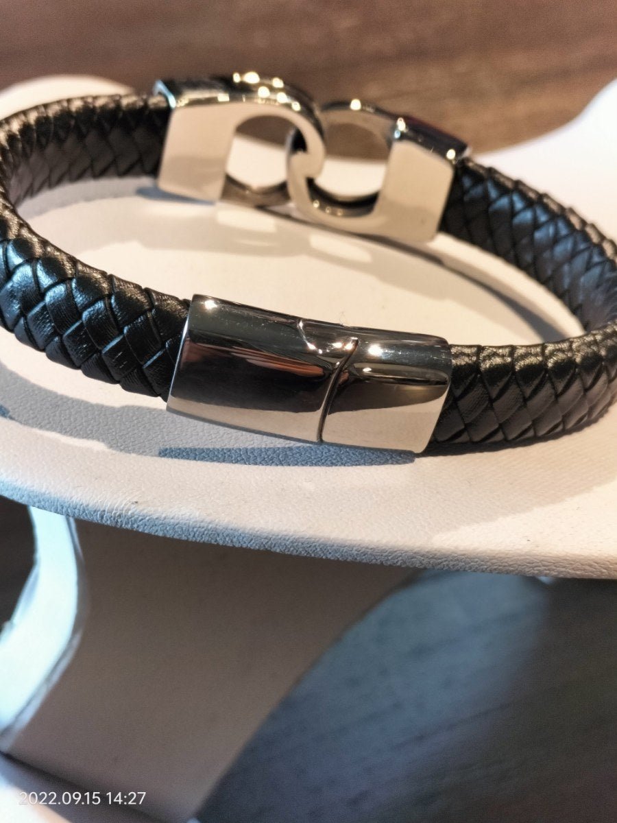 Zwart lederen heren armband met zilver handboeien 23 cm - SM - speeltjes