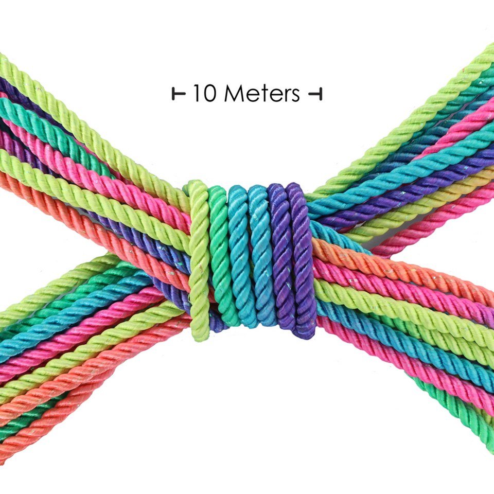 met-dit-bondage-touw-gemaakt-uit-zacht-polyester-in-rainbow-fel-met-een-dikte-van-6-mm-en-10-meter-lang-sla-je-2-vliegen-in-één-klap-het-is-zeer-gemakkelijk-in-onderhoud-en-het-is-leuk-om-mee-te-bonderen-dit-wordt-je-nieuwe-favoriete-bdsm-toy-in-je-koffer-2