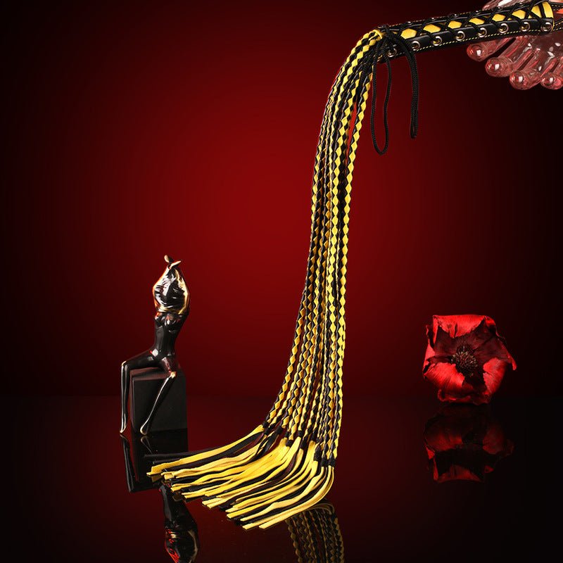 leuke-gesel-of-zweep-voor-een-zeer-aangename-prijs-samengesteld-uit-12-rond-geweven-duo-gekleurde-falls-zeker-een-leuk-atem-aan-deze-prijs-1