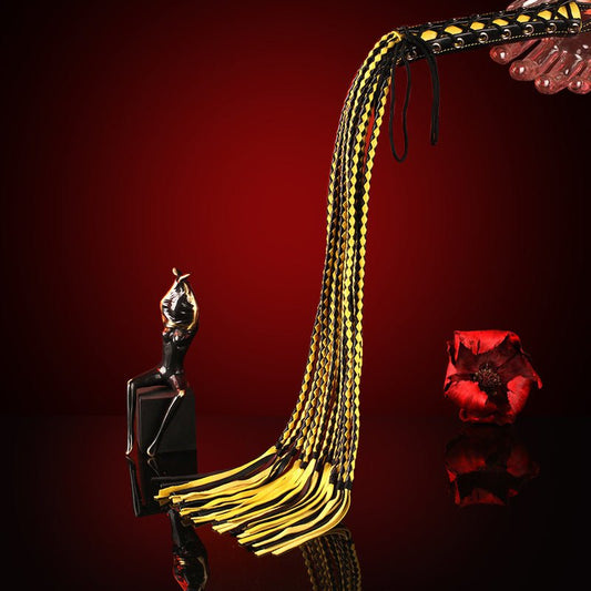 leuke-gesel-of-zweep-voor-een-zeer-aangename-prijs-samengesteld-uit-12-rond-geweven-duo-gekleurde-falls-zeker-een-leuk-atem-aan-deze-prijs-1