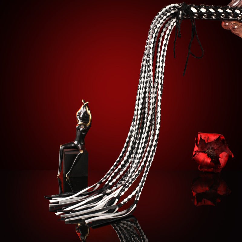 leuke-gesel-of-zweep-voor-een-zeer-aangename-prijs-samengesteld-uit-12-rond-geweven-duo-gekleurde-falls-zeker-een-leuk-atem-aan-deze-prijs-2