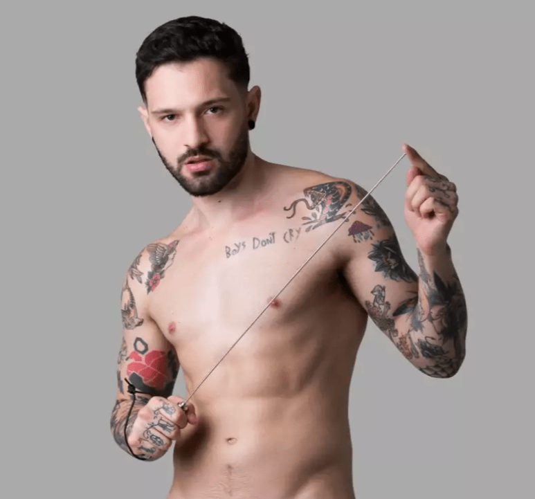 de-stainless-steel-cane-van-amper-2.3mm-diameter-is-er-eentje-voor-die-die-houden-van-scherpe-pijn-danzij-zijn-rvs-opbouw-is-deze-bdsm-toy-zeer-gemakkelijk-net-te-houden