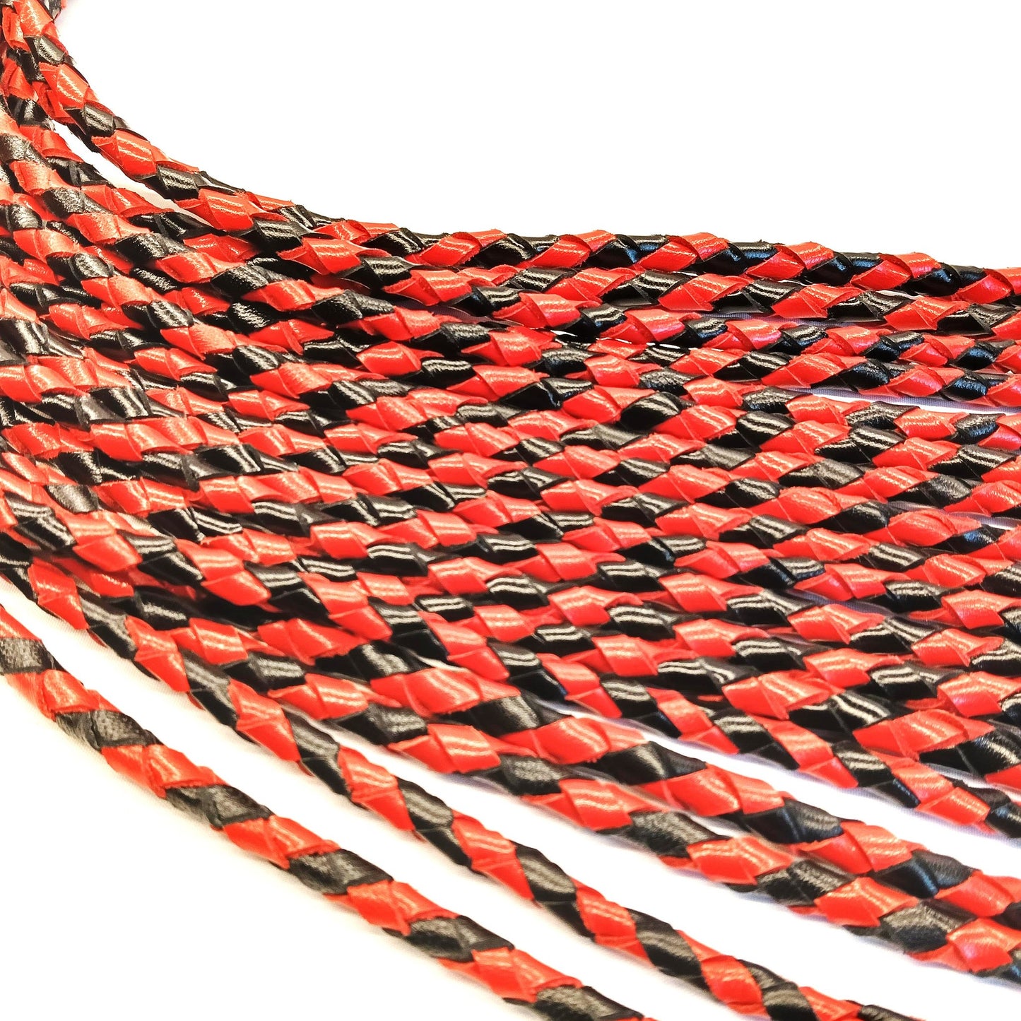 Zwart Rood Leder Cat O 18 Gevlochten Falls – BDSM Flogger 72cm
