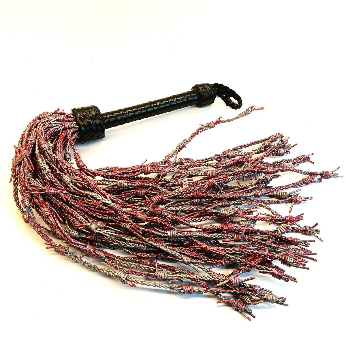Lederen Prikkeldraad Flogger zilver/rood 36 Falls 76cm – BDSM Impact Play