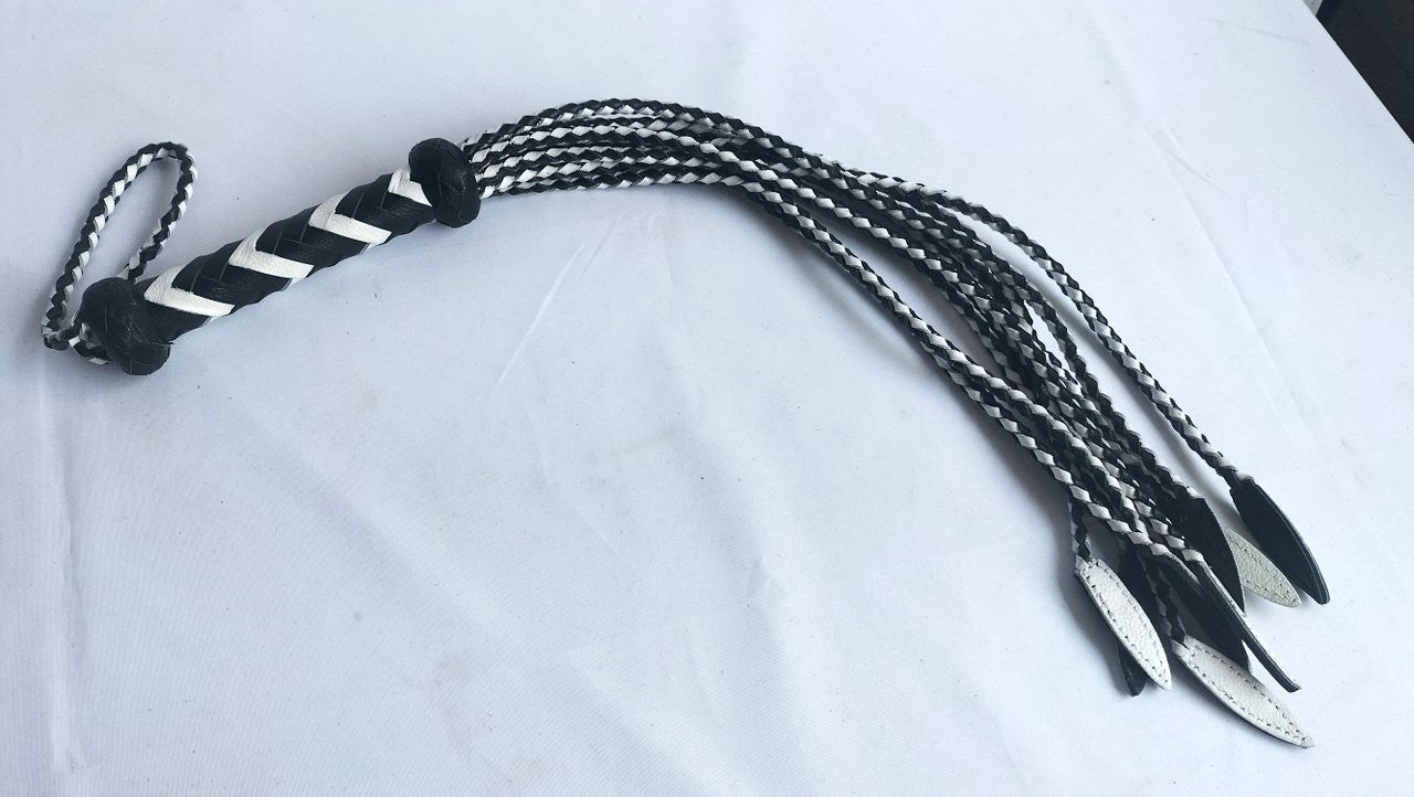 met-deze-nine-tail-gesel-of-flogger-heb-je-een-iets-fellere-bdsm-toy-bij-hij-is heftiger-dan-een-gewone-volle-flogger-en-niet-zo-pijnlijk-als-een-echte-gesel-nu-alleen-nog-een-keuze-maken-tussen-de-aangeboden-kleuren-12