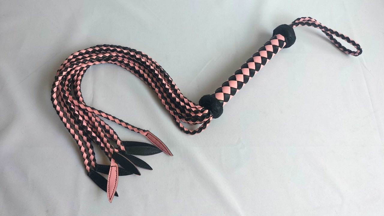 met-deze-9-staart-of-in-het-engels-genoemd-nine-tail-zweep-of-gesel-ga-je-voor-het-iets-pittigere-gevoel-zijn-9-rond-geweven-falls-van-60-cm-in-echt-leer-zorgen-daar-zonder-problemen-voor-5