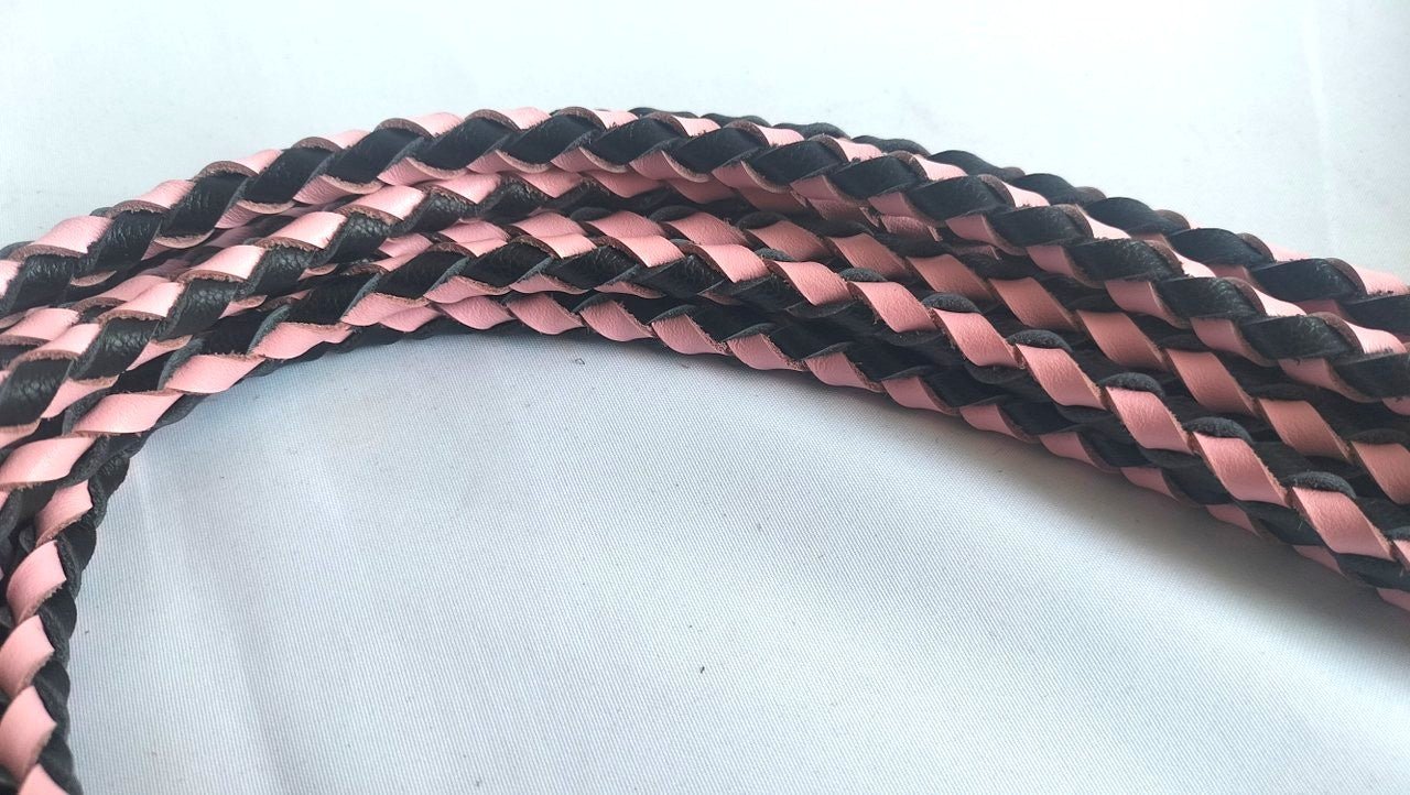 met-deze-9-staart-of-in-het-engels-genoemd-nine-tail-zweep-of-gesel-ga-je-voor-het-iets-pittigere-gevoel-zijn-9-rond-geweven-falls-van-60-cm-in-echt-leer-zorgen-daar-zonder-problemen-voor-6