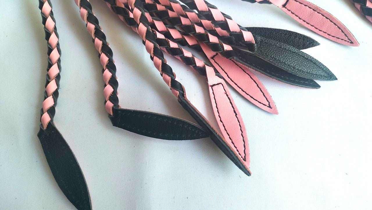 met-deze-9-staart-of-in-het-engels-genoemd-nine-tail-zweep-of-gesel-ga-je-voor-het-iets-pittigere-gevoel-zijn-9-rond-geweven-falls-van-60-cm-in-echt-leer-zorgen-daar-zonder-problemen-voor-8