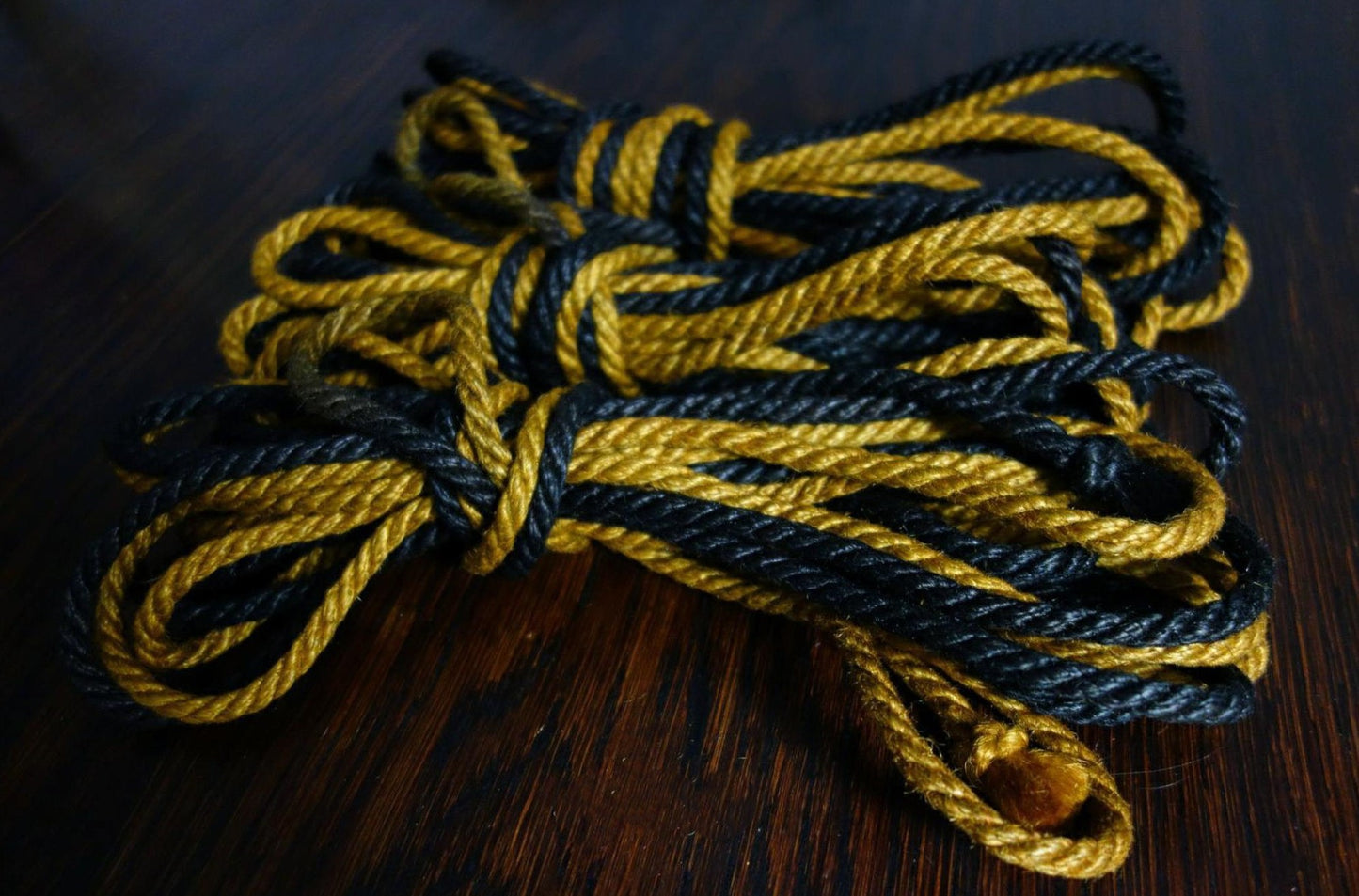 Duo color jute rope 6 mm black/gold yellow