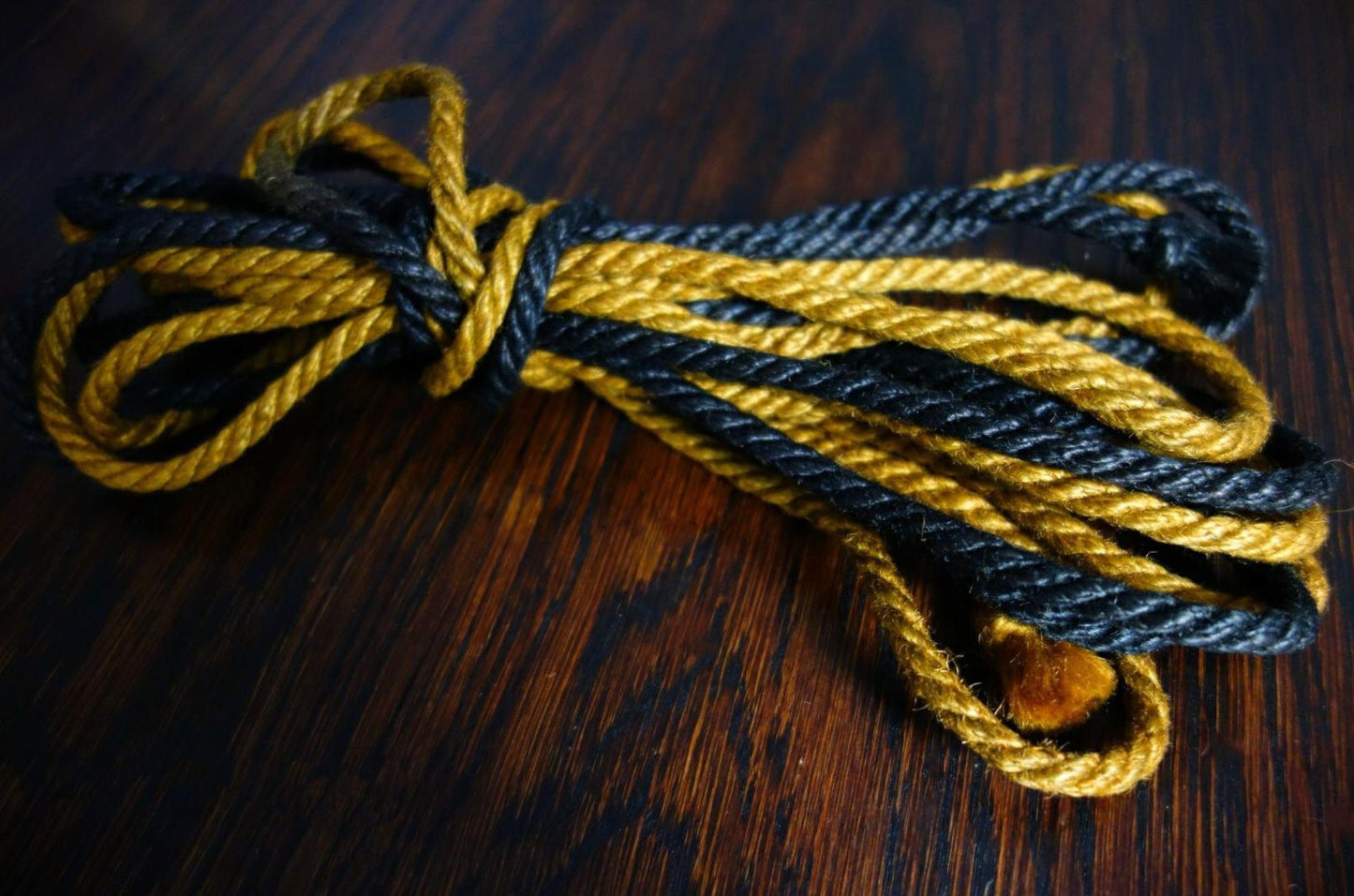 Corde de jute Duo color 6 mm noir/jaune or