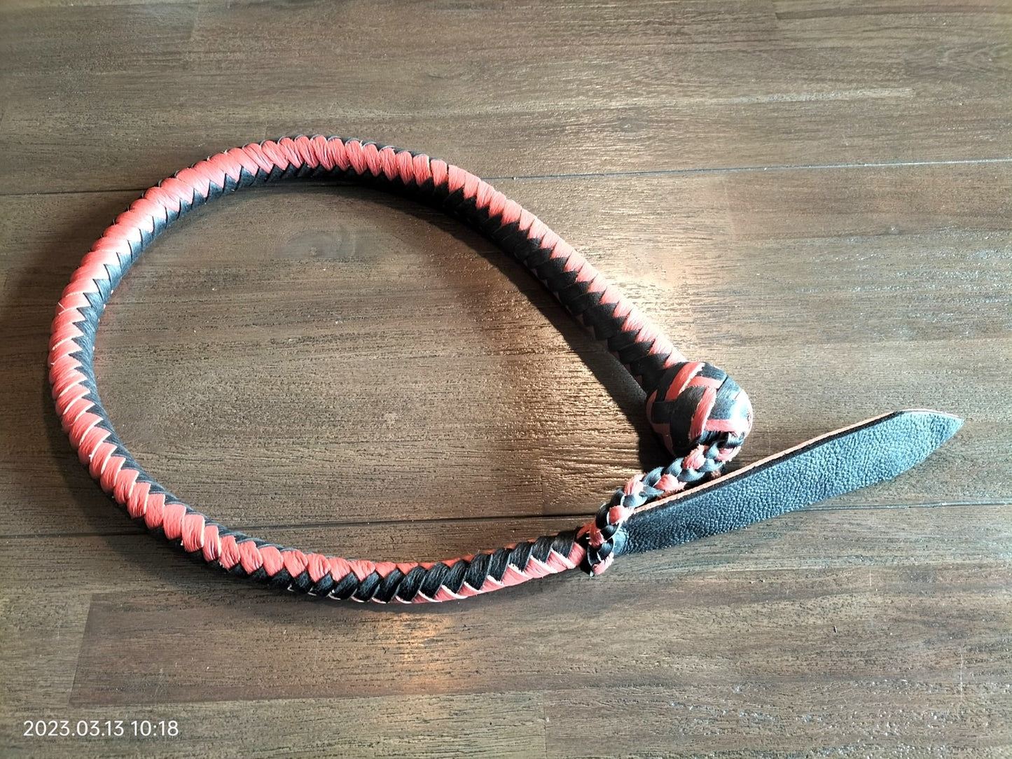 Snake whip with large flap at the end (black)