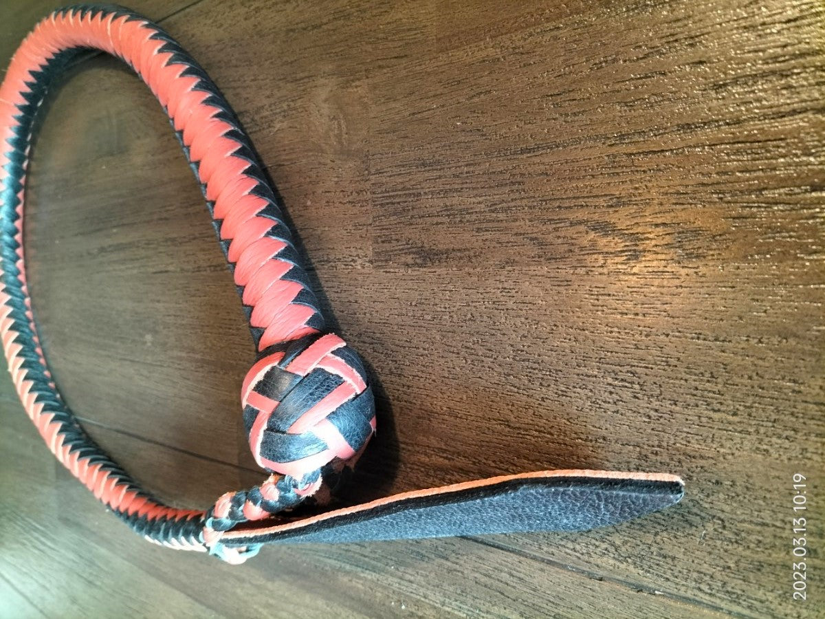 Snake whip with large flap at the end (black)