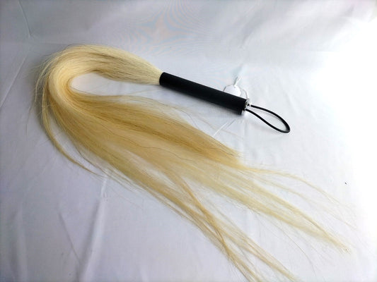 Full horsehair flogger white 92 cm with black leather handle