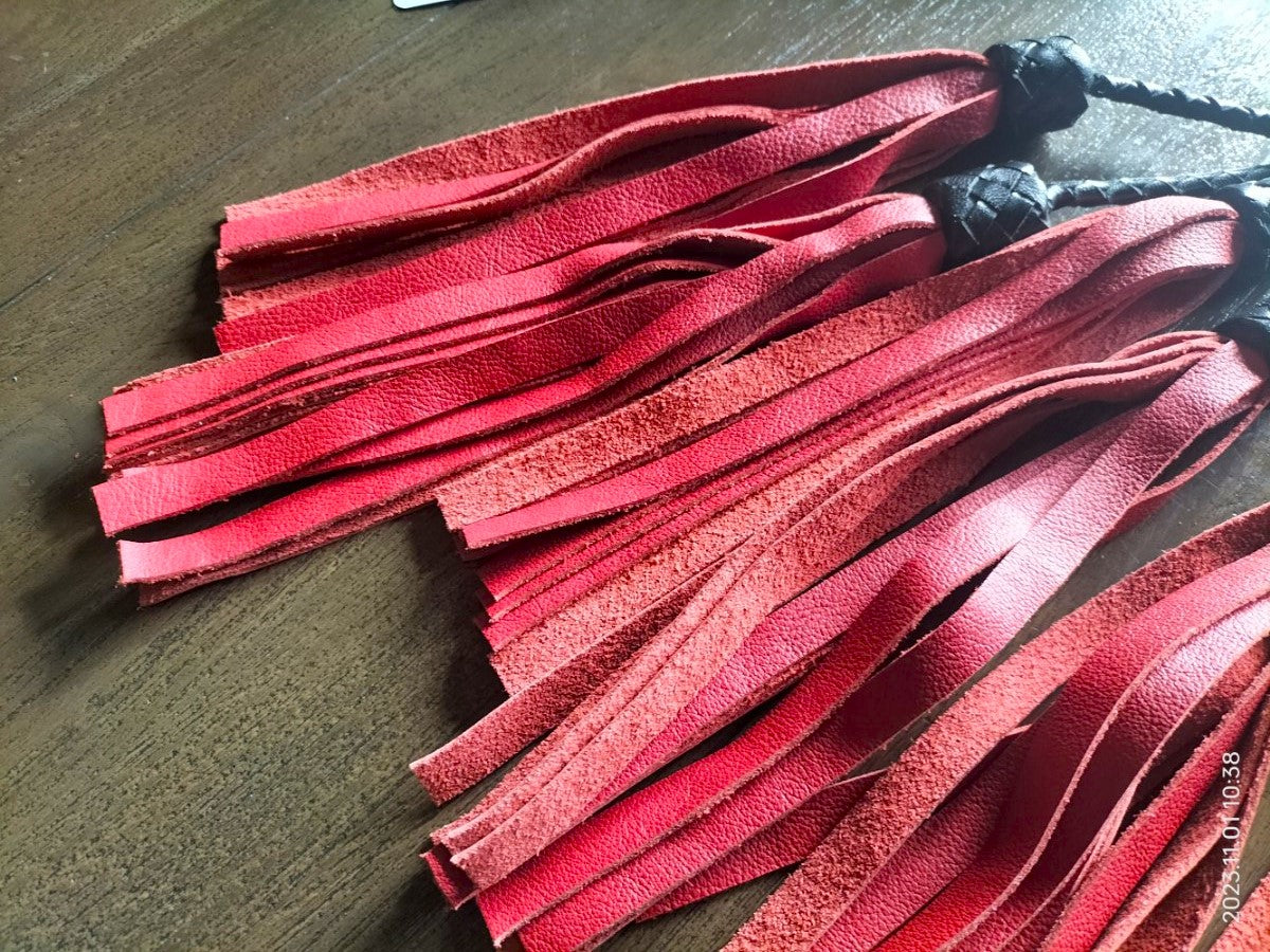 Separate flogger with 6 falls that split up