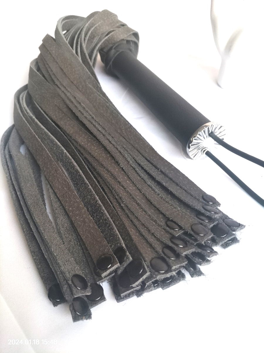 Anthracite leather flogger with black leather handle and black double rivets
