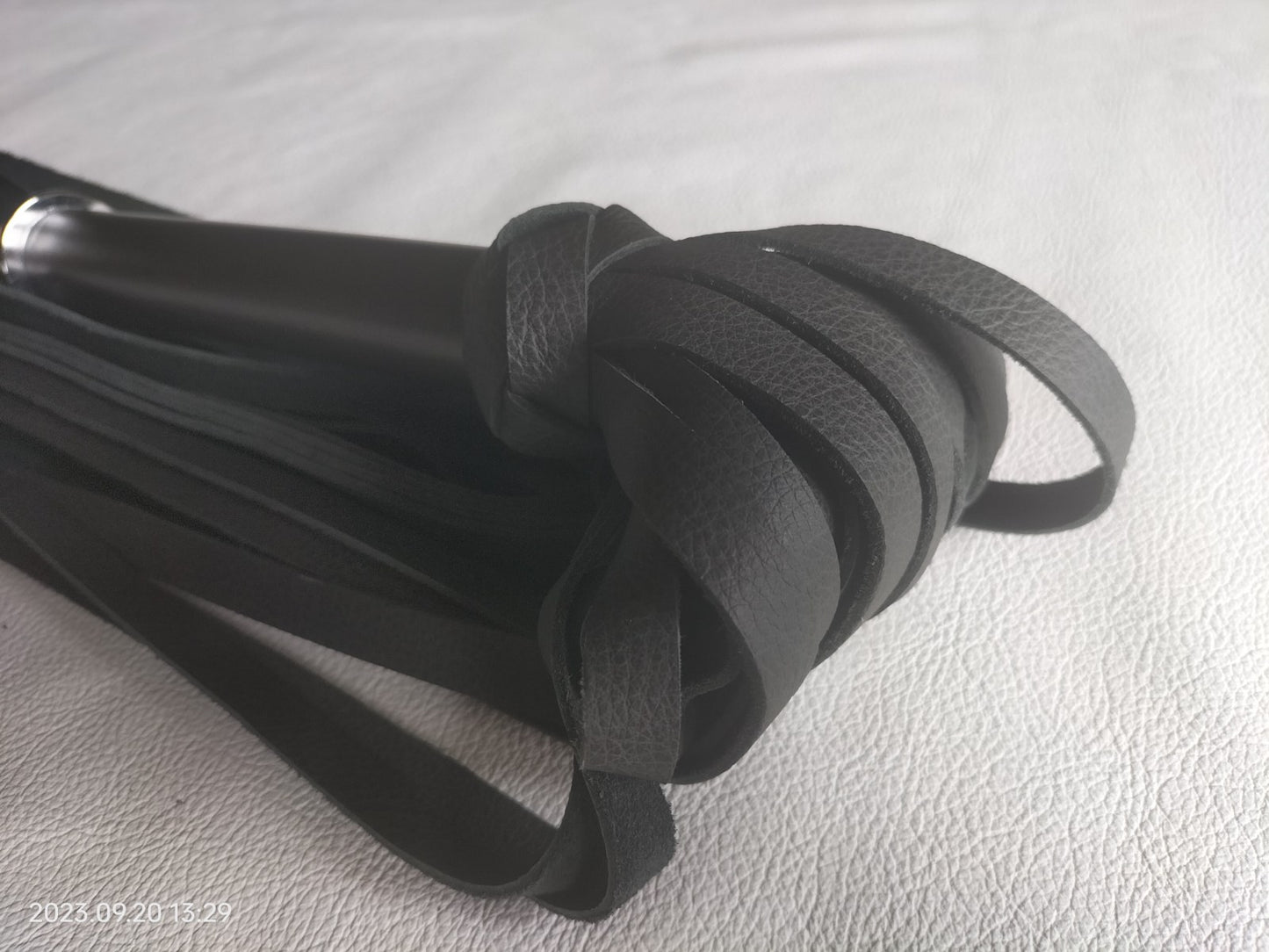 Anthracite buffalo leather flogger 70cm with anthracite handle