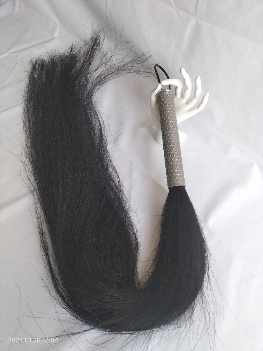 Thick horse hair flogger black +100 cm