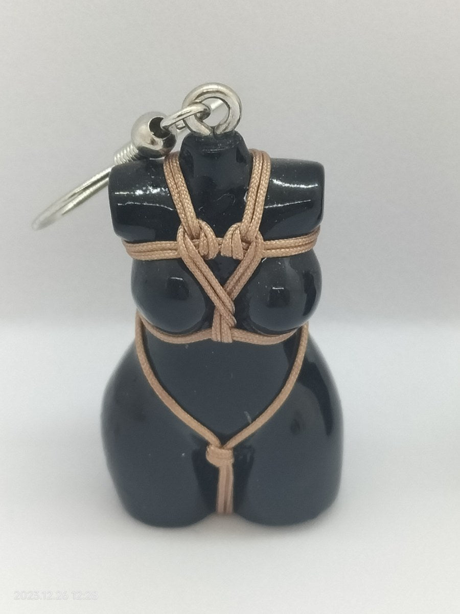 Bondage oorbellen mokka kleur