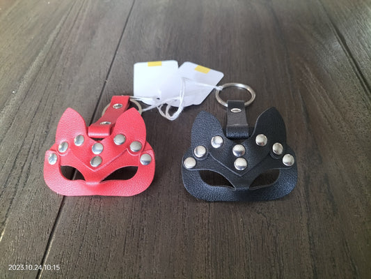 key ring with kitten mask red or black