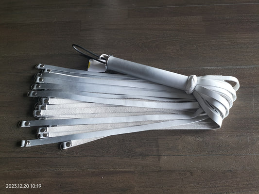 White/silver leather flogger with D rings and white/silver leather handle