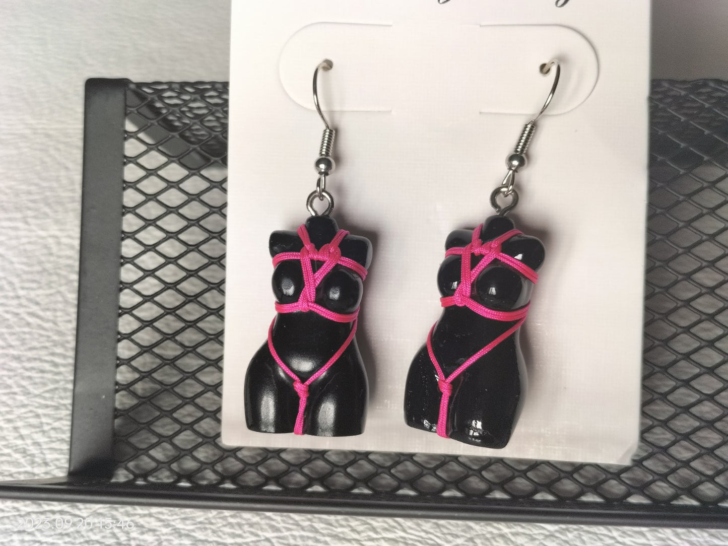 Bondage earrings pink color