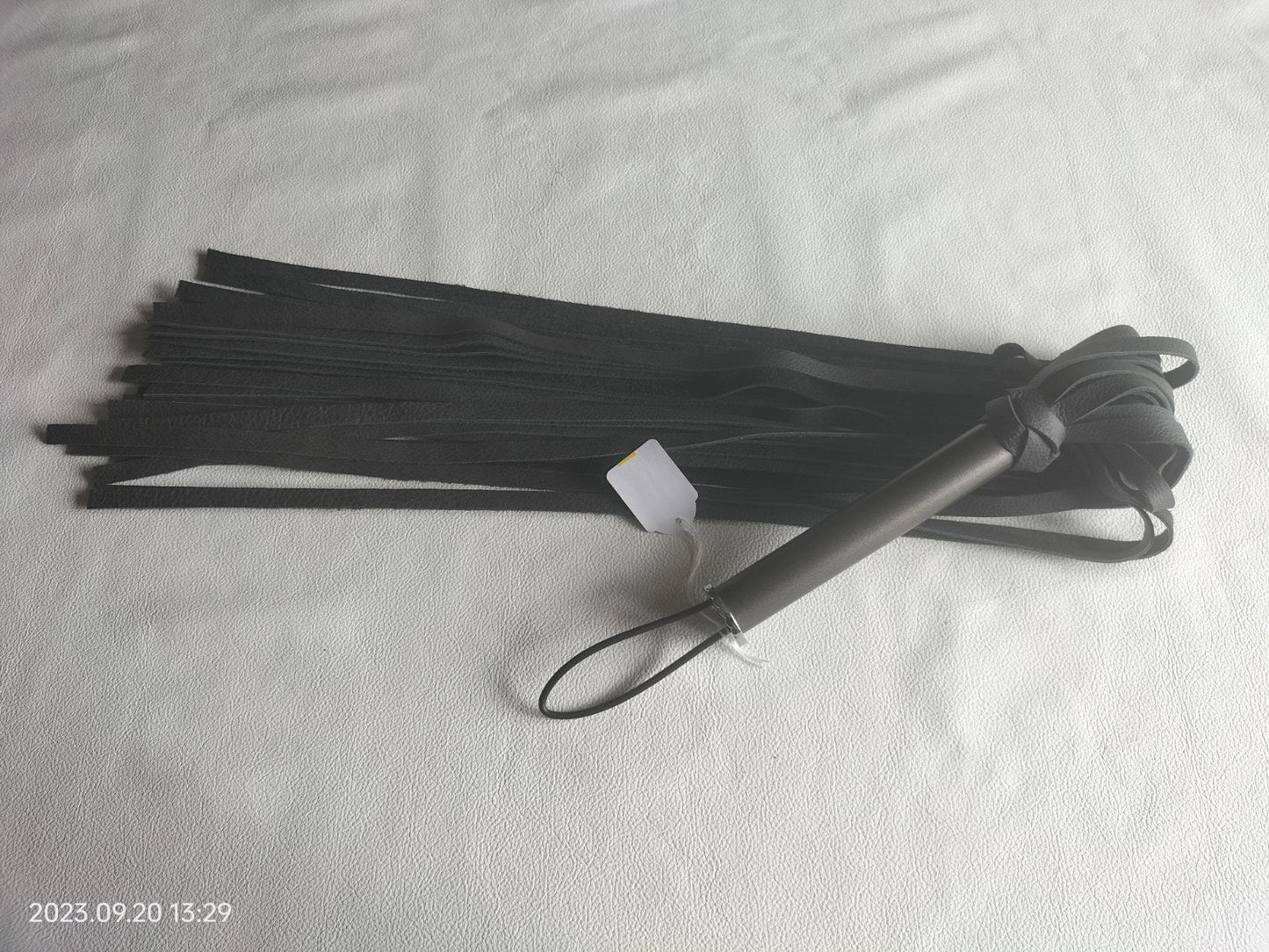 Antraciet buffel leer flogger 70cm met antraciet handvat - SM - speeltjes