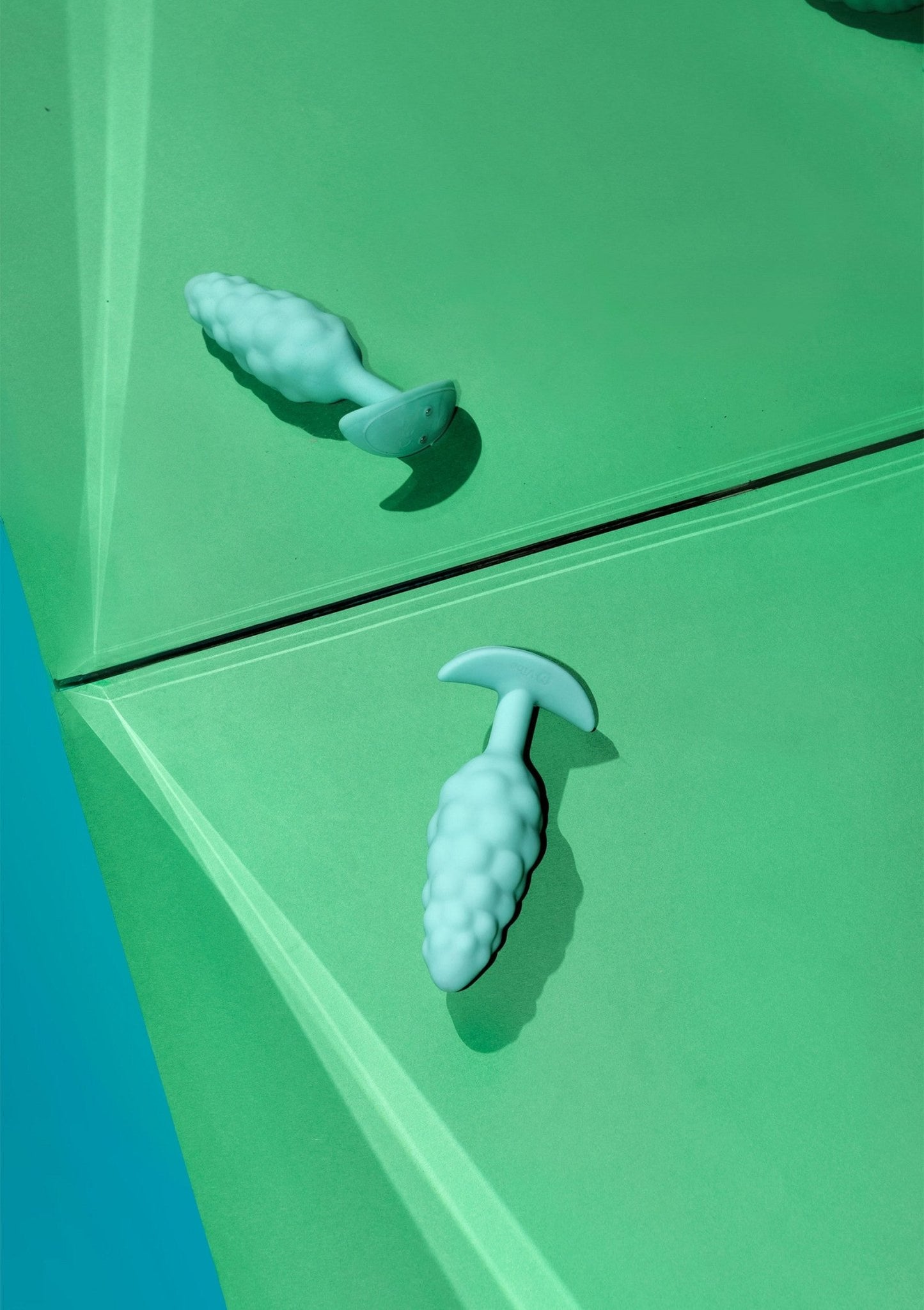 B - Vibe Bump Texture Plug Aqua - Vibrerende Buttplug Siliconen 6 Standen - Buttplug - SM - speeltjes