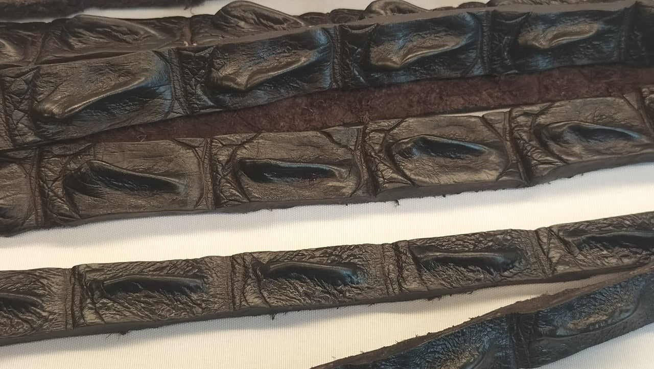 aanschouw-deze-zeer-exclusieve-ninetail-gemaakt-uit-de-backstrap-van-een-krokodil-uiteraard-wordt-deze-geleverd-met-de-benodigde-cites-documenten-2