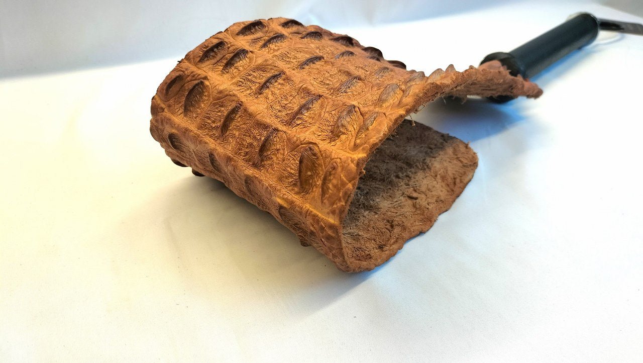 op-zoek-naar-een-exclusieve-paddel-dan-is-dit-zeker-een-optie-deze-echte-backstrap-paddel-met-unieke-hoorn-uitsteeksels-zal-je-meer-dan-bekoren-5