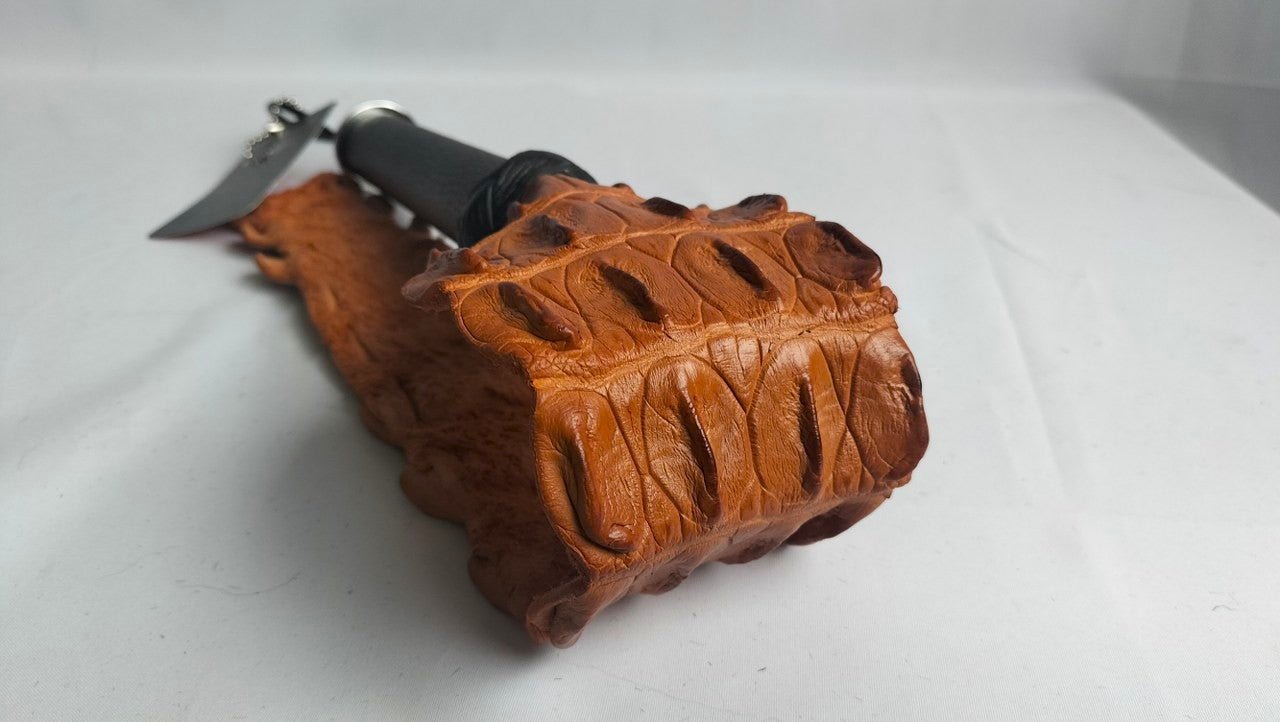 unieke-slaper-gemaakt-uit-crocodillen-rug-dankzij-het-prachtige-patroon-van-de-schubben-heb-je-zowel-een-uniek-stukje-bdsm-toy-in-huis-als-dat-je-prachtige-marks-maakt-op-je-speelpartner-elke-backstrap-paddle-is-uniek-van-struktuur-en-wordt-door-ons-met-de-hand-gemaakt-en-verkocht-met-zijn-eigen-export-en-import-papieren-6