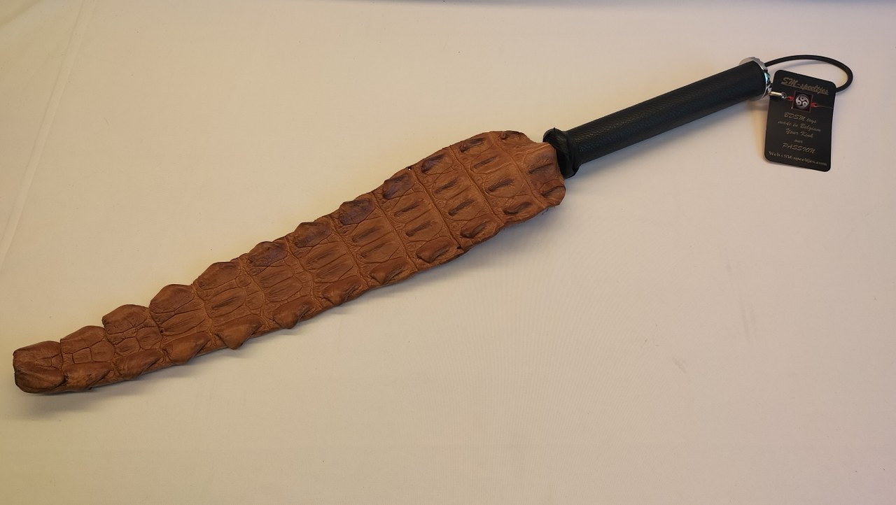 zin-in-iets-exclusiefs-dan-is-deze-backstrak-zweep-zeker-een-optie-met-zijn-ongeziene-structuur-en-zijn-prachtige-kleur-kleurt-hij-je-billen-in-stijl-1