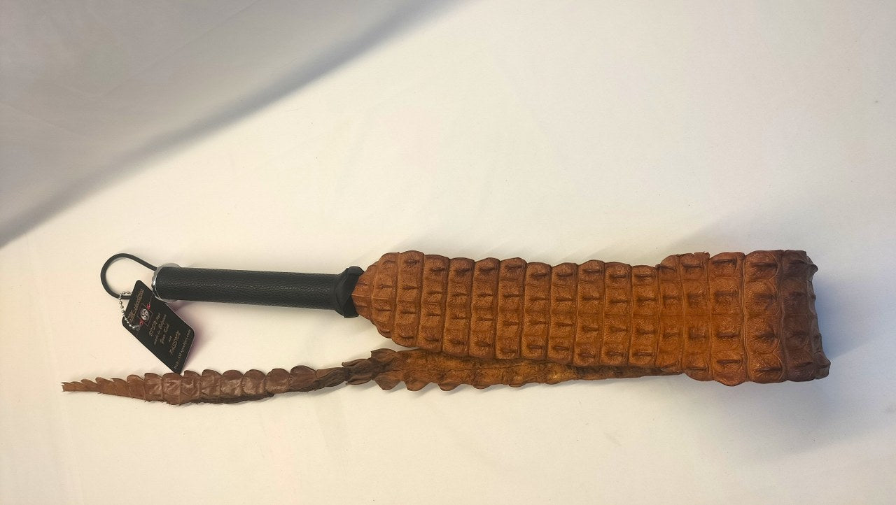 ben-je-liefhebber-van-een-singletail-zweep-dan-is-dit-exclusieve-stuk-zeker-een-aanrader-veel-zal-je-er-niet-van-zien-gezien-ze-gemaakt-worden-door-sm-speeltjes-zelf-1