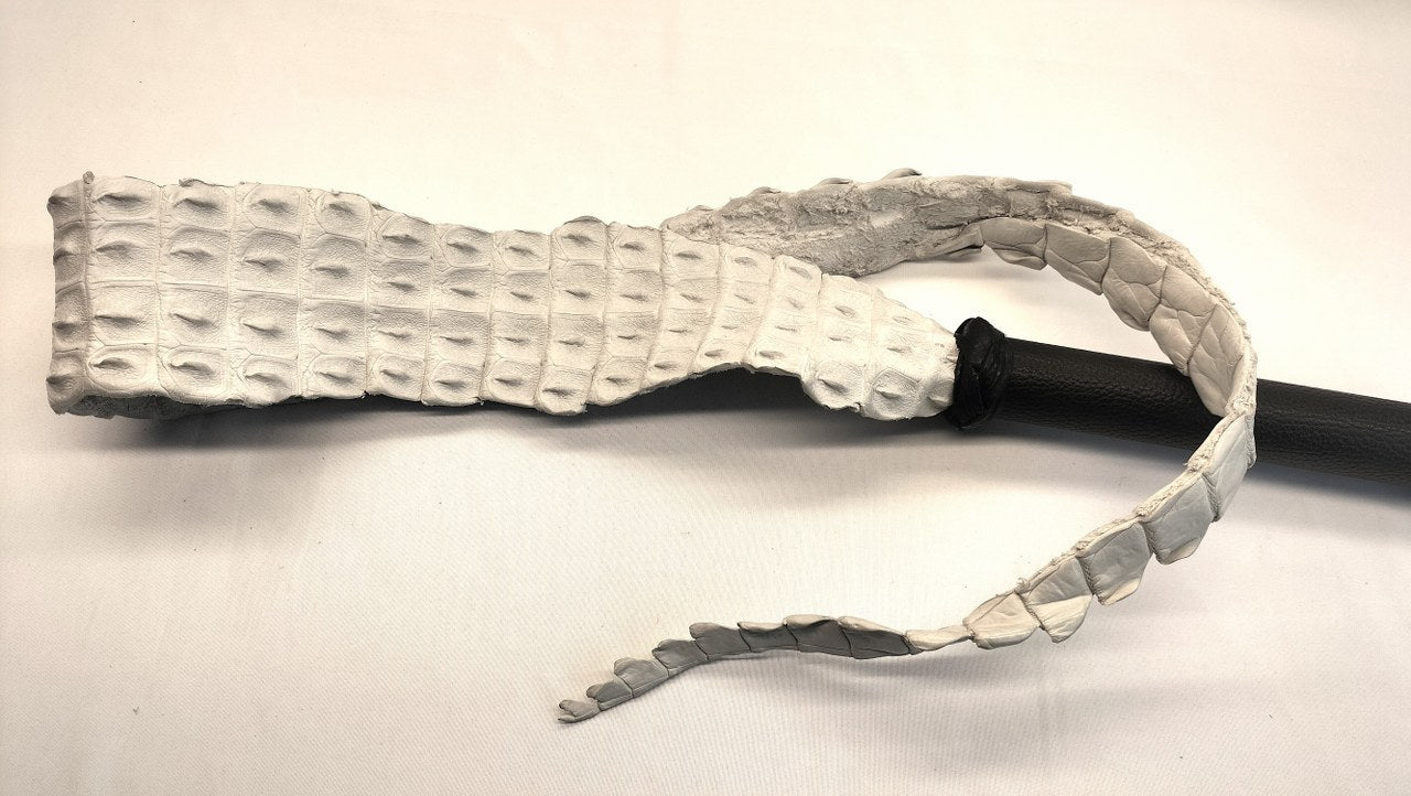 Backstrap Whip Wit met Zwart Handvat – Single Tail Impact Play Zweep - Impact Play - SM - speeltjes