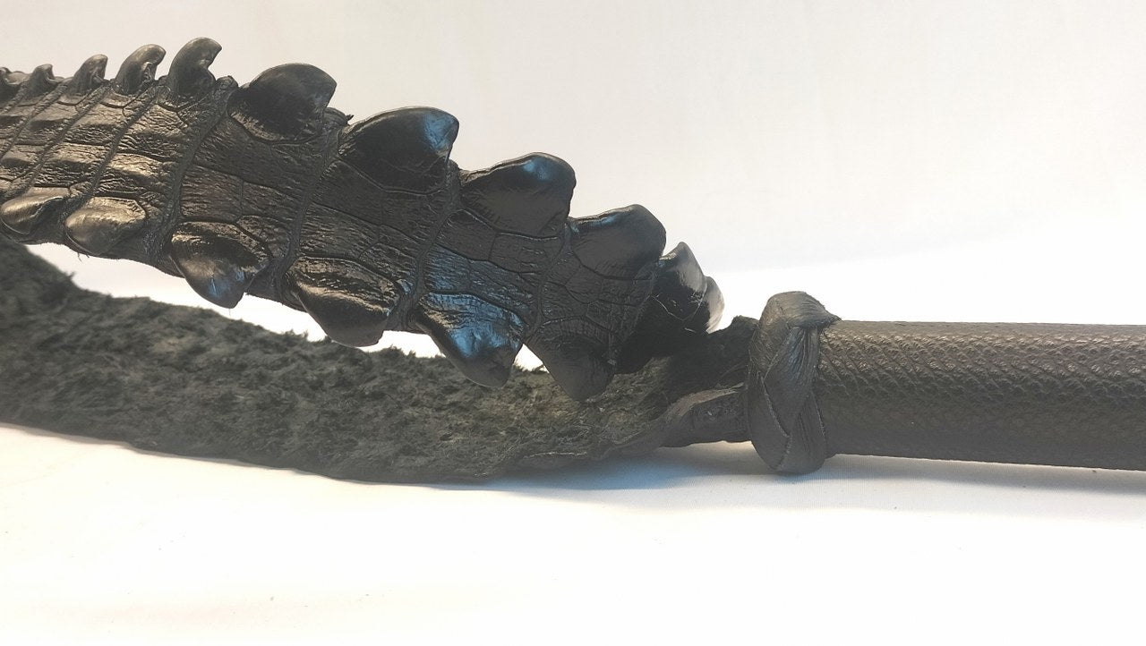 liefhebber-van-exclusieve-bdsm-toys-dan-is-deze-backstrap-zweep-misschien-wel-iets-voor-u-apart-is-ze-zeker-wel-2