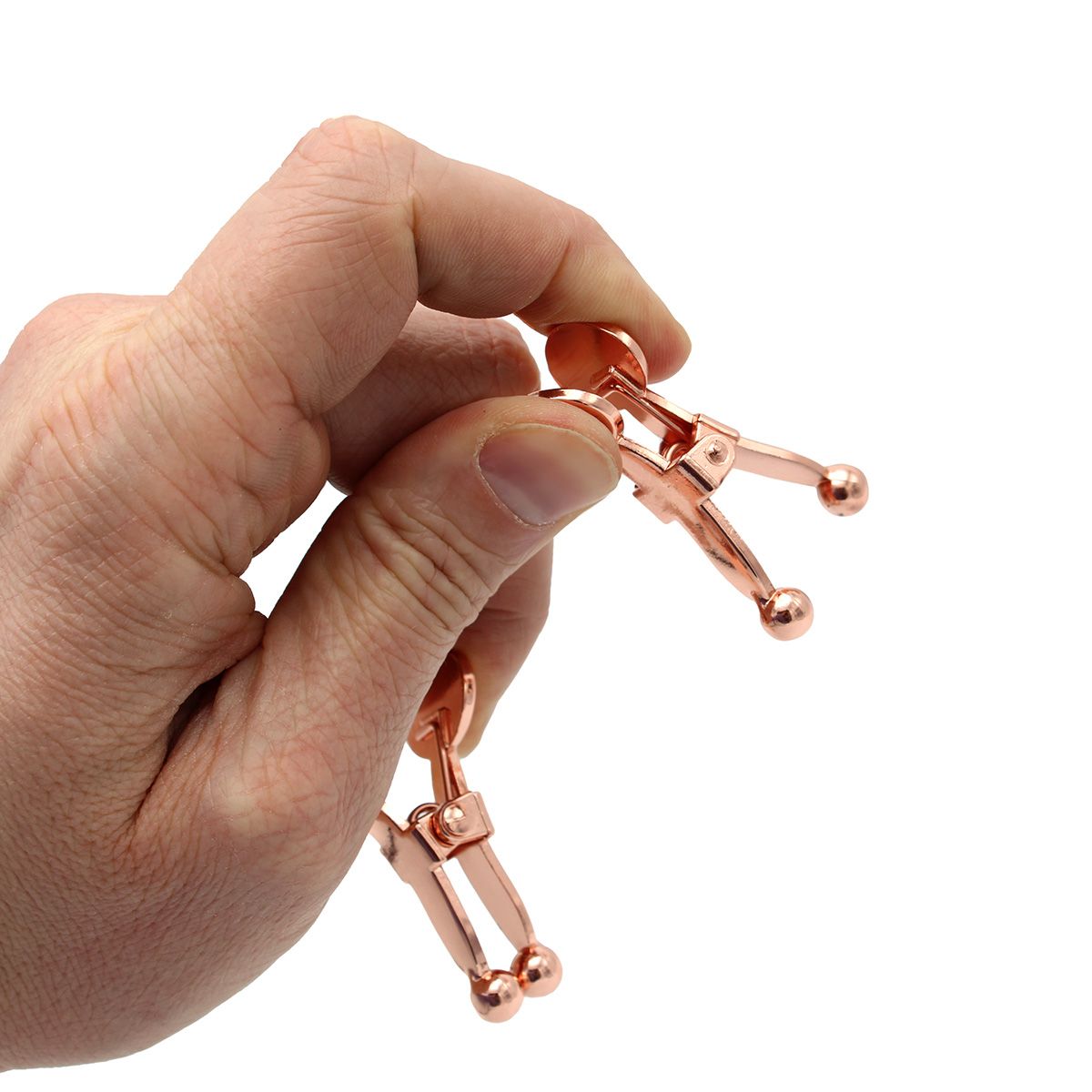 met-deze-ball-nipple-clamps-gemaakt-uit-stainless-steel-zilverkleurig-vergukd-in-rose-goud-of-zwart-gecoat-heb-je-er-een-leuk-setje-klemmen-bij-door-het-grotere-bolvormige-raakblak-die-de-klemmen-hebben-hebben-ze-een-geheel-ander-gevoel-dan-de-standaard-bdsm-toys-in-de-vorm-van-tepelklemmen-22
