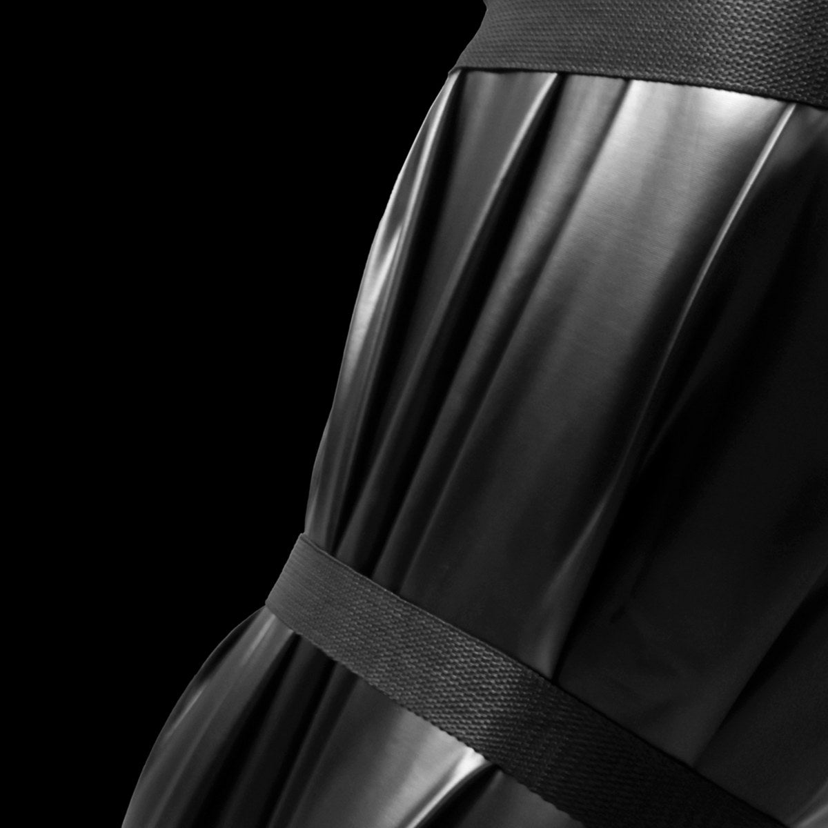 hou-je-van-restricie-bastgezet-worden-of-ingebonden-zitten-dan-is-deze-bodybag-uit-latex-met-pvc-riemen-zeker-je-ding