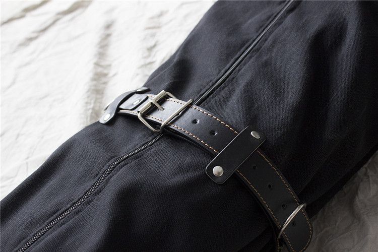 indien-je-graag-in-restrictie-zit-of-ligt-maar-je-er-niet-tegen-kan-dat-je-hoofd-ook-ingepakt-zit-dat-is-deze-bodybag-de-perfecte-oplossing-voor-jou-hij-is-gemaakt-van-stevig-nylon-en-voorzien-van-verschillende-riemen-om-het-geheel-nog-strakker-rond-je-lichaam-te-kunnen-vastmaken-2