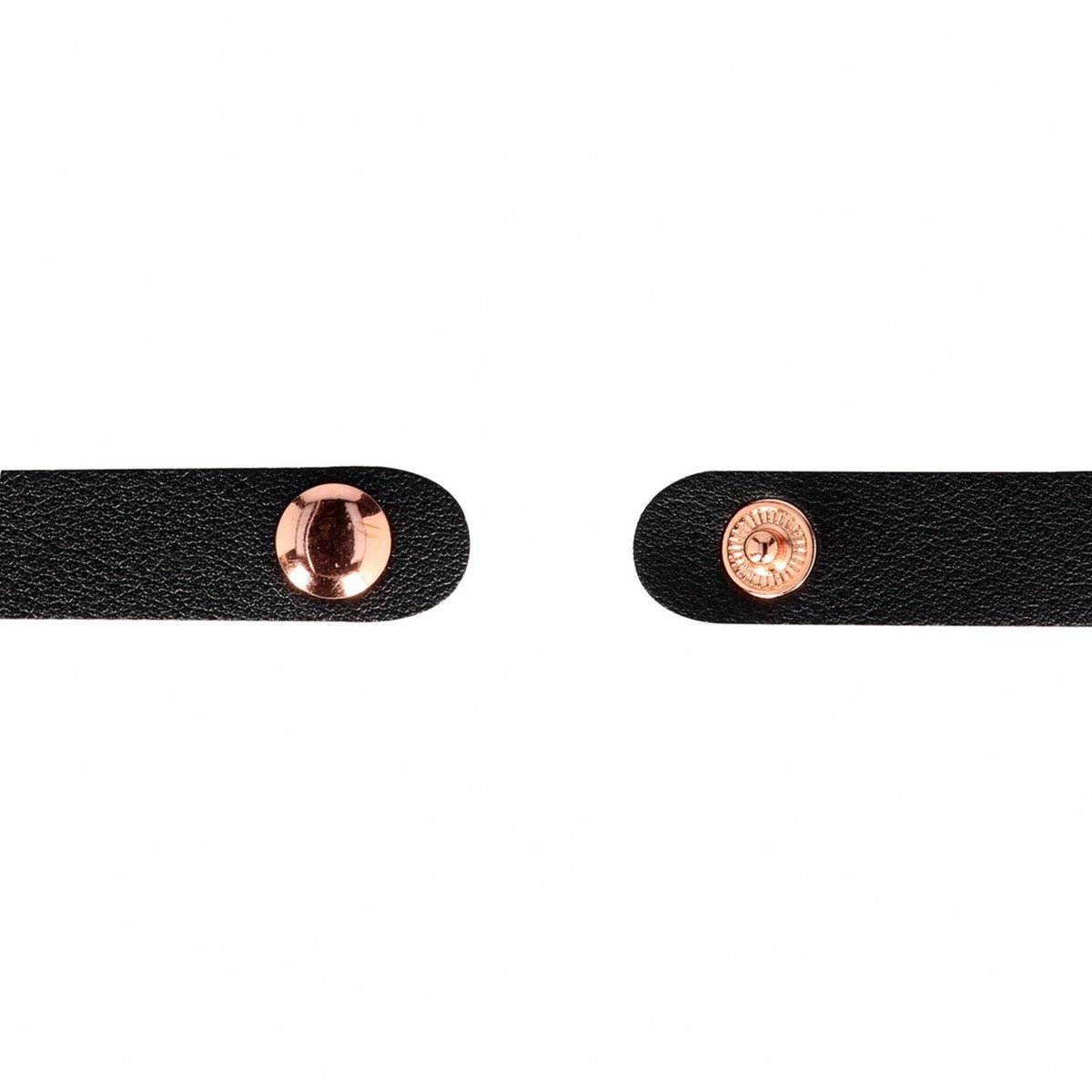 met-dit-fluweel-zachte-pluche-konijn-in-zwart-of-wit-in-bdsm-stijl-verwen-je-jezelf-of-je-partner-en-laat-je-jouw-voorkeur-blijken