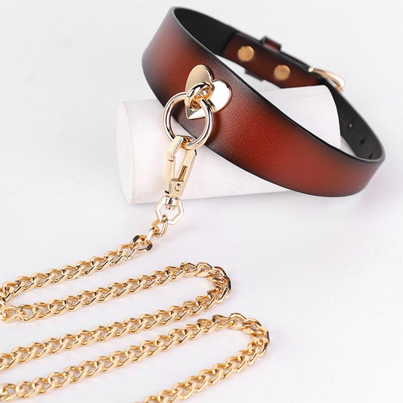 met-deze-tuigleder-set-boeien-en-collar-heb-je-zowel-een-sierlijke-als-een-vrij-stevige-set-in-huis-let-op-deze-set-is-niet-gemaakt-om-aan-te-gaan-hangen-maar-dat-begrijpt-u-wel-dankzij-zijn-stevige-maar-ook-degelijke-afwerking-met-oog-voor-detail-heb-je-een-set-voor-het-leven-indien-je-deze-netjes-af-en-toe-eens-insmeert-met-leervet-6