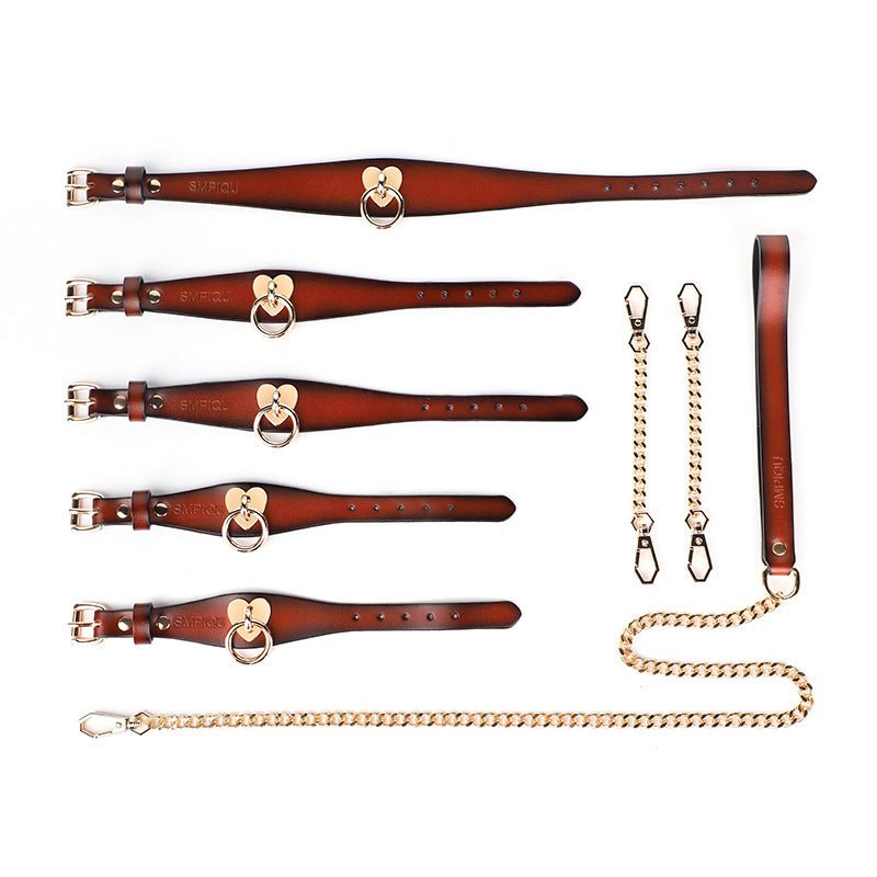 met-deze-tuigleder-set-boeien-en-collar-heb-je-zowel-een-sierlijke-als-een-vrij-stevige-set-in-huis-let-op-deze-set-is-niet-gemaakt-om-aan-te-gaan-hangen-maar-dat-begrijpt-u-wel-dankzij-zijn-stevige-maar-ook-degelijke-afwerking-met-oog-voor-detail-heb-je-een-set-voor-het-leven-indien-je-deze-netjes-af-en-toe-eens-insmeert-met-leervet-5