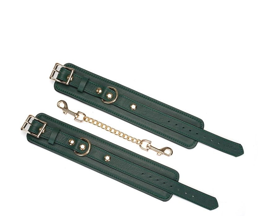 deze-prachtige-leder-bdsm-collar-met-handboeien-en-voetboeien-plus-gagball-is-een-streling-voor-het-oog-de-set-is-gemaakt-van-de-beste-kwaliteit-rundsleder-en-voorzien-van-prachtig-gouden-accenten-zoals-de-gespen-de-d-ringen-de-rivetten-de-o-de-kettingring-en-de-ketting-alle-stukken-in-de-set-zijn-ook-los-te-verkrijgen-19